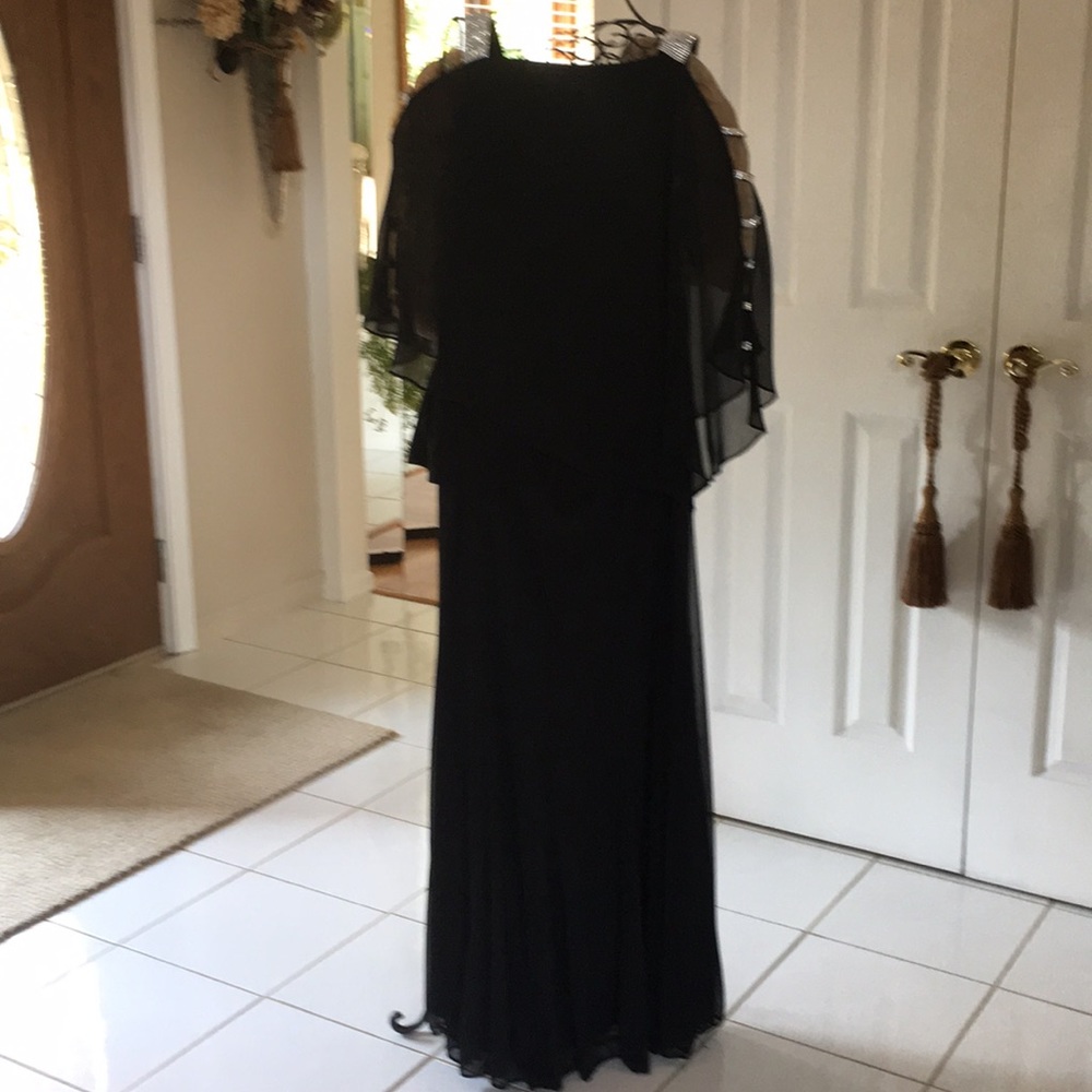 2 pc skirt and top skirt is Onyx. Top is S Leivine
